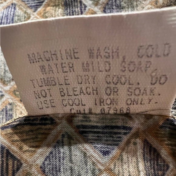 Tori Richard Short Sleeve Shirt. Gold/Blue Geometric Print. Size XL - Picture 5 of 5